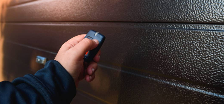 automatic door opener with remote control in Seaview